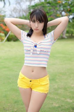 男孩磕掉5颗牙老师把牙放鲜奶里
